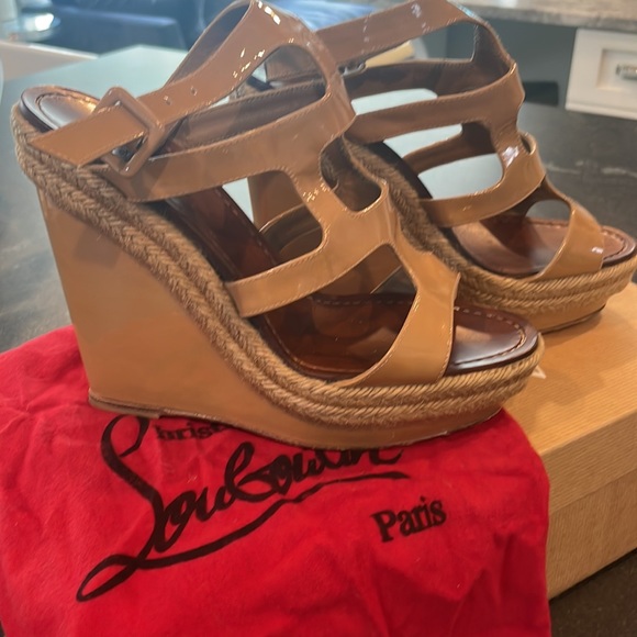 Gorgeous Christian Louboutin Salamanca 120 patent wedges - Picture 7 of 9